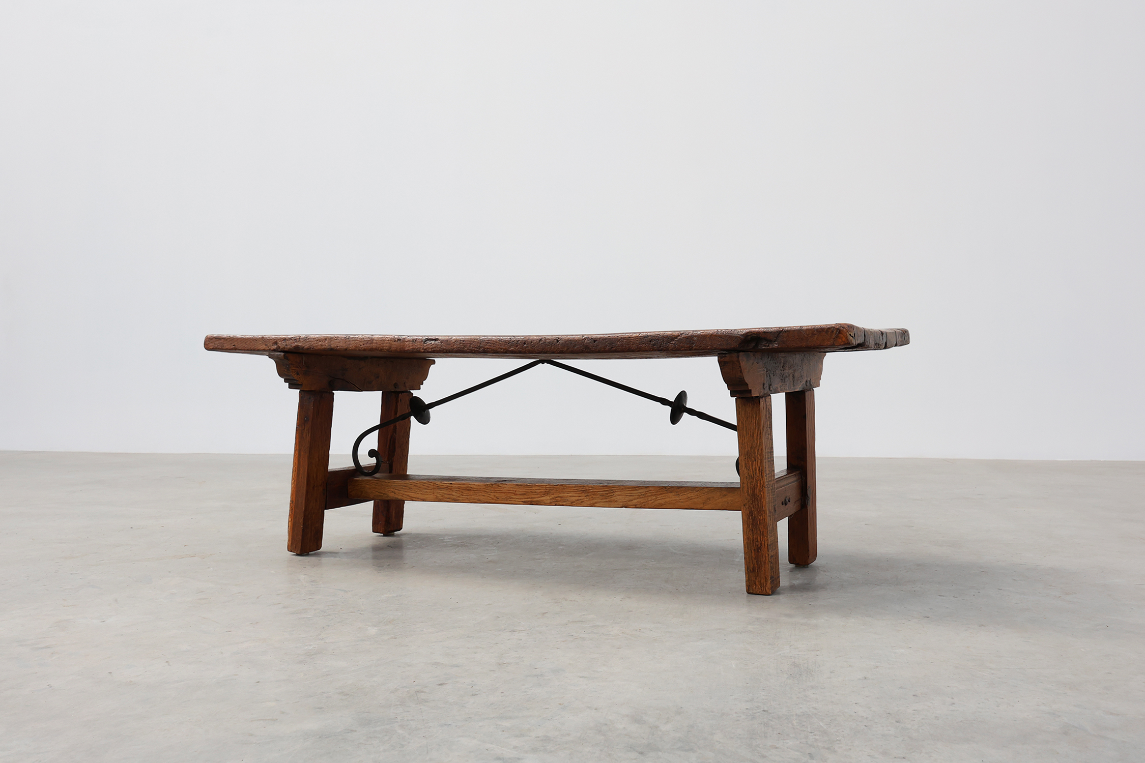 17th Century Spanish Brutalist coffee table in wood and wrought ironthumbnail